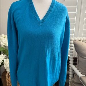 Pendleton men”s V-Neck Sweater in Vibrant Blue